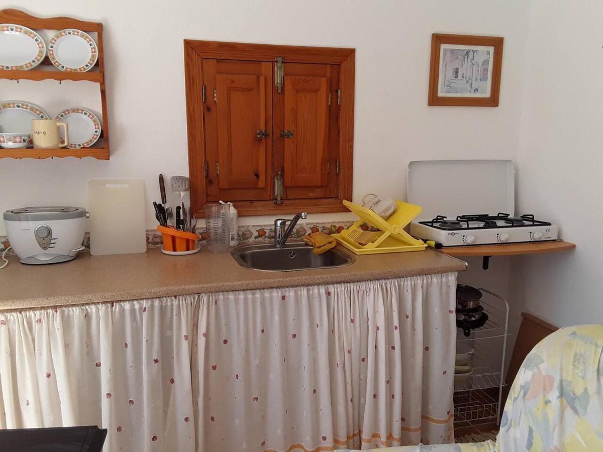 2-Bed Apartment - Sleeps 3 - Parking - Near อัลบ็อกซ์ ภายนอก รูปภาพ