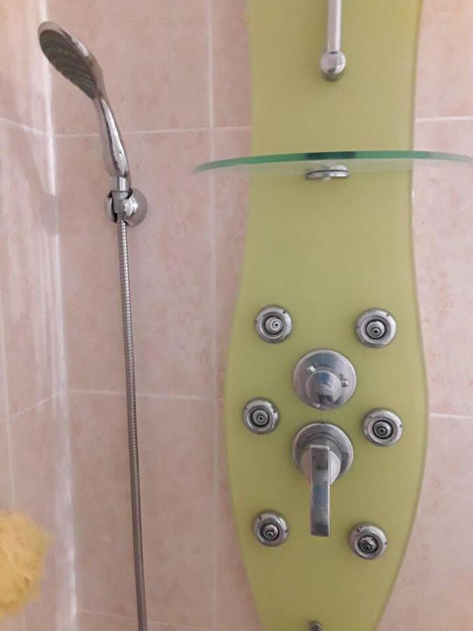 2-Bed Apartment - Sleeps 3 - Parking - Near อัลบ็อกซ์ ภายนอก รูปภาพ