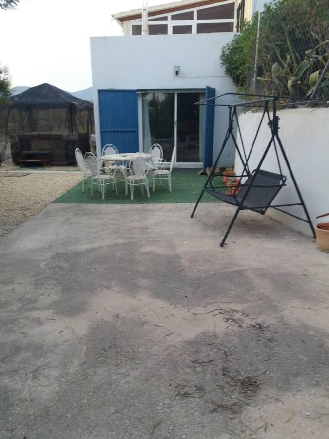2-Bed Apartment - Sleeps 3 - Parking - Near อัลบ็อกซ์ ภายนอก รูปภาพ
